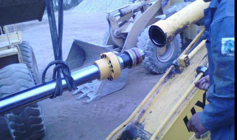 挖掘機(jī)油封修理包安裝