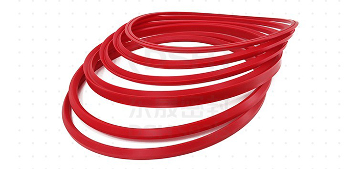 車削油封（英文Turning seal）是由原材料經過加溫溶化后高壓擠出成型的油封，東晟油封告訴您模壓液壓油封與無模具車削油封之間的區(qū)別都有什么？