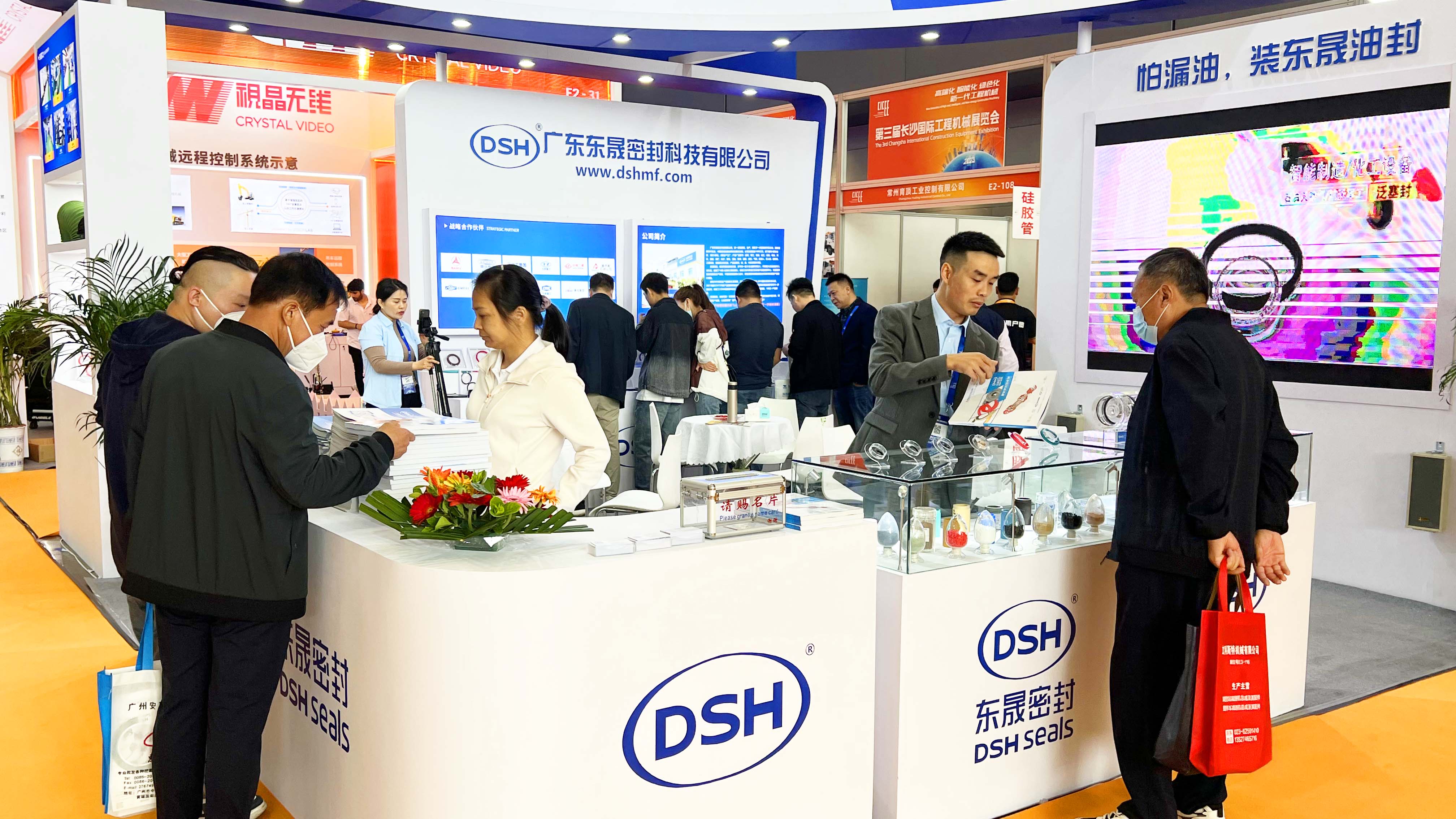 東晟密封件與第三屆長沙國際工程機(jī)械展覽會(huì)現(xiàn)場2